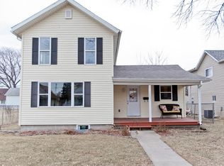 1221 8th St NW, Cedar Rapids, IA 52405