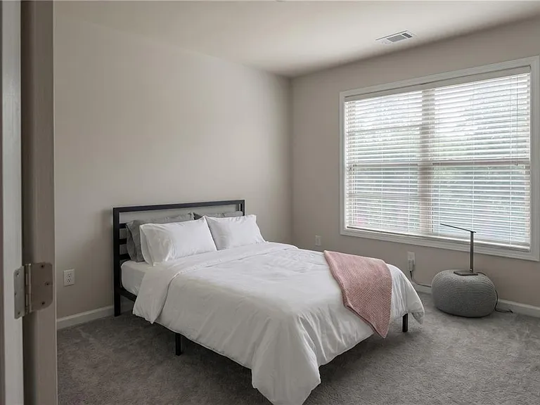 Thorncrest Dr — Photo 15