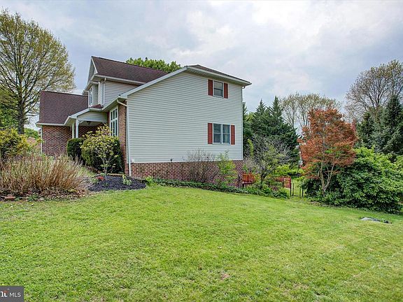 5th image of 64 Diller Dr