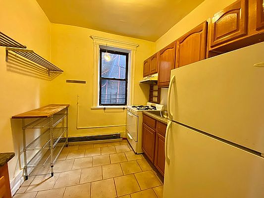 2nd image of 980 Bergen St #4A