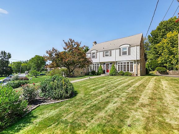 3rd image of 1432 Terrace Dr