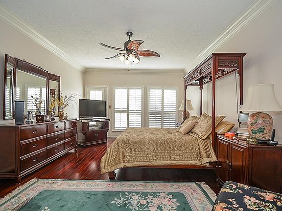 5th image of 919 Montview Dr