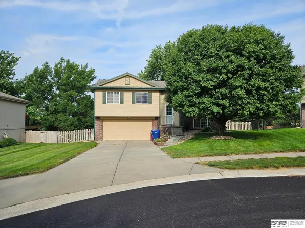 1008 Marshall Cir, Papillion, NE 68046