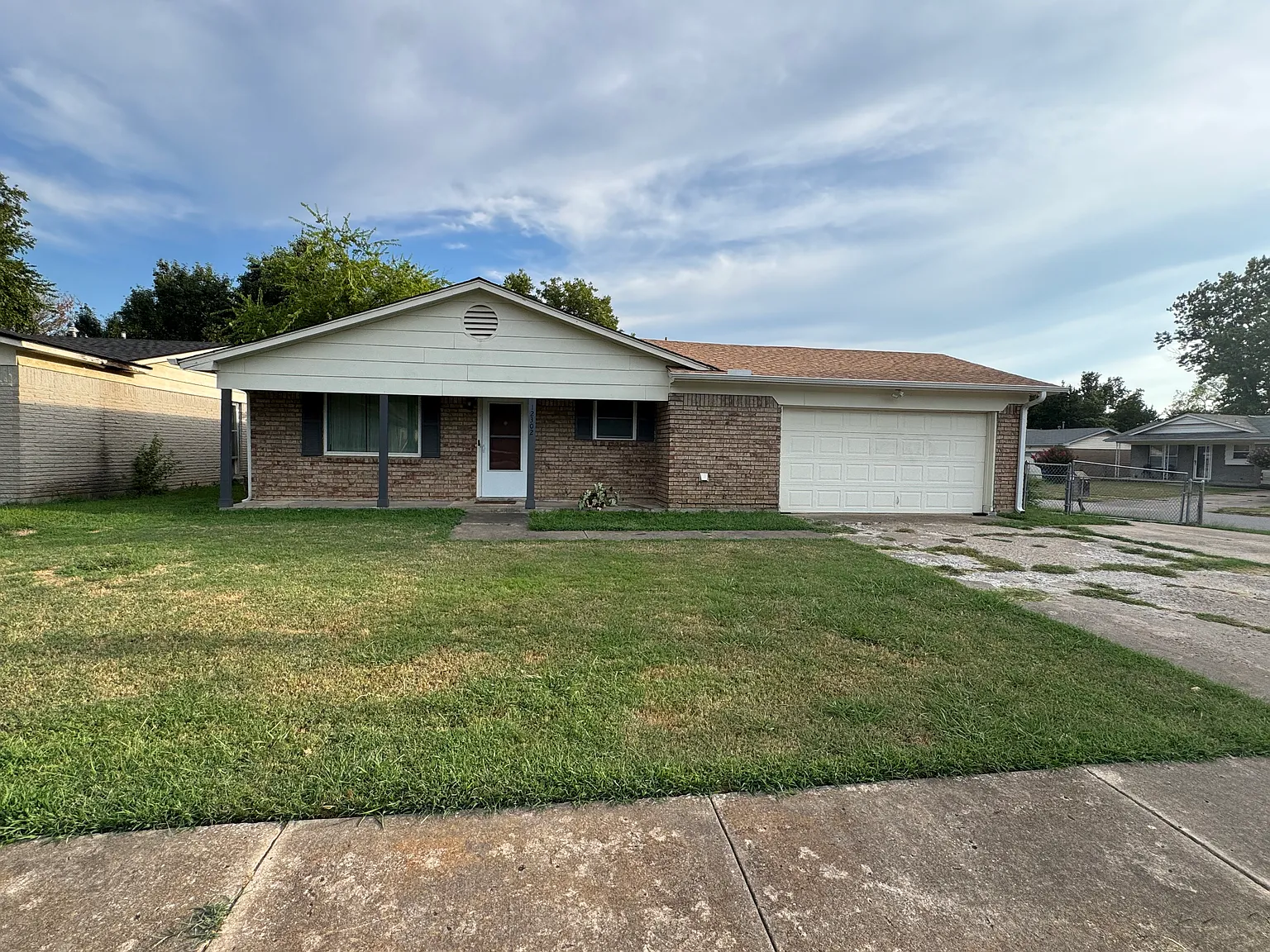 3 bed, 1.5 bath, 1120 sqft, $1,600 — Photo 1