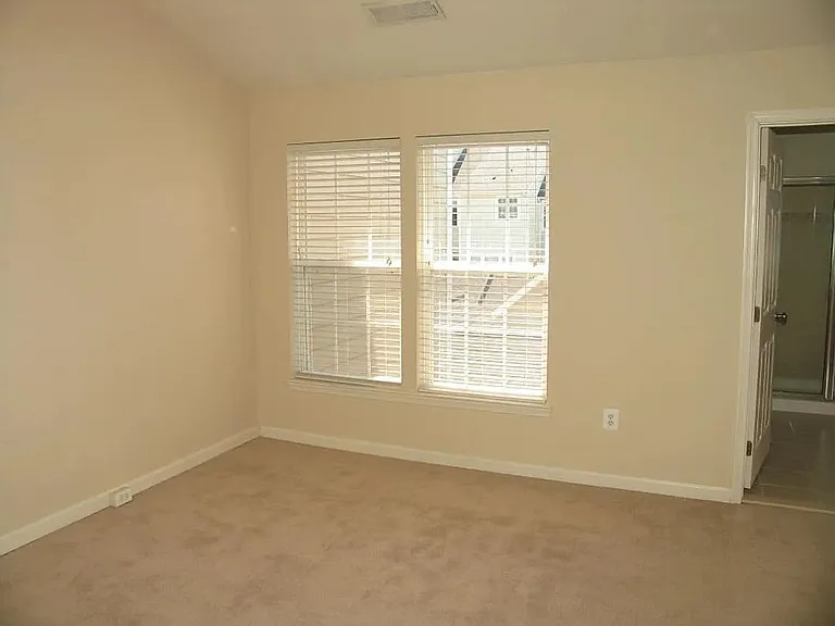 906 Bing Ln — Photo 13