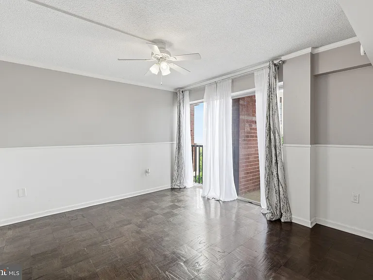 1300 Army Navy Dr #916 — Photo 13
