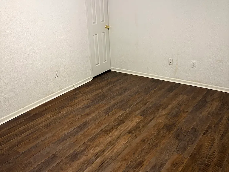 410 Justice Ave — Photo 41