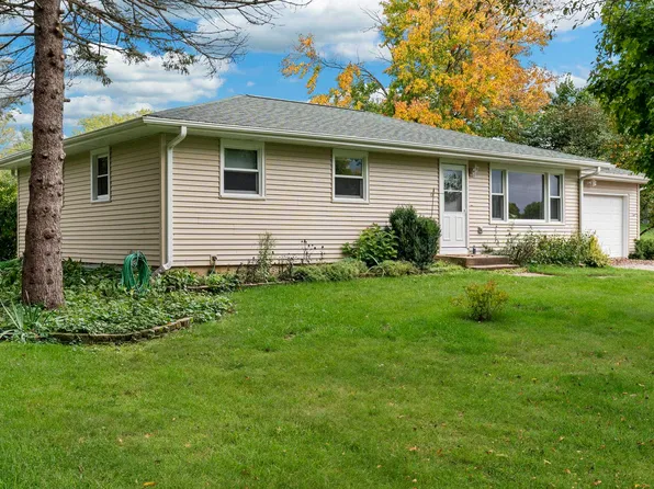 1706 Sand Hill Rd, Oregon, WI 53575