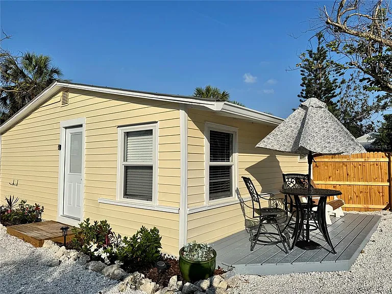640 Broadway St #COTTAGE — Photo 8