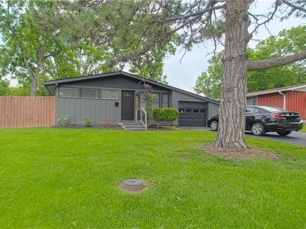 708 S Chestnut St, Olathe, KS 66061
