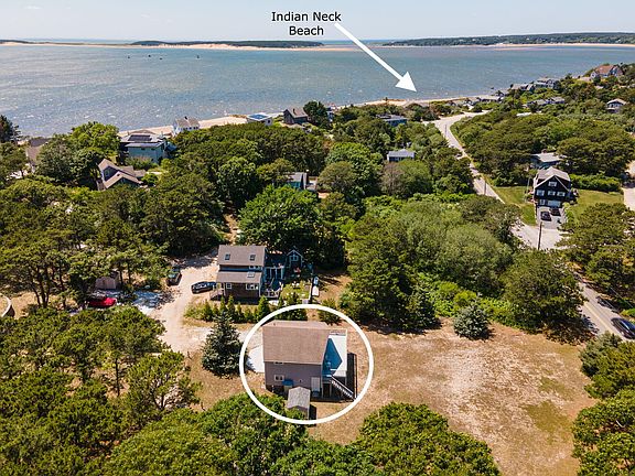 2nd image of 135 Indian Neck Road