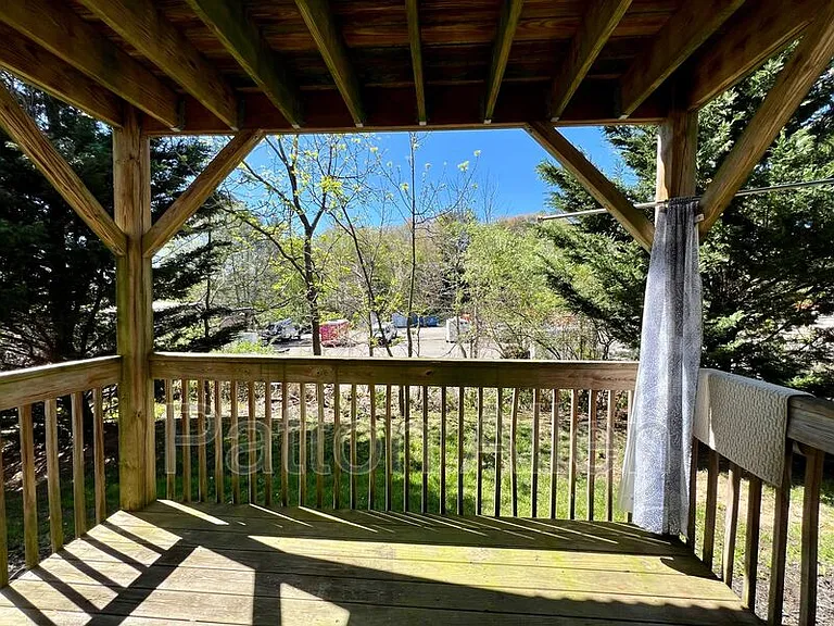 8 Zell Ln #A — Photo 11