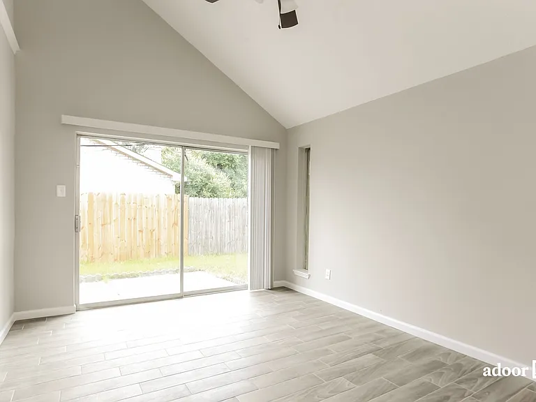 10215 Golden Meadow Dr — Photo 5