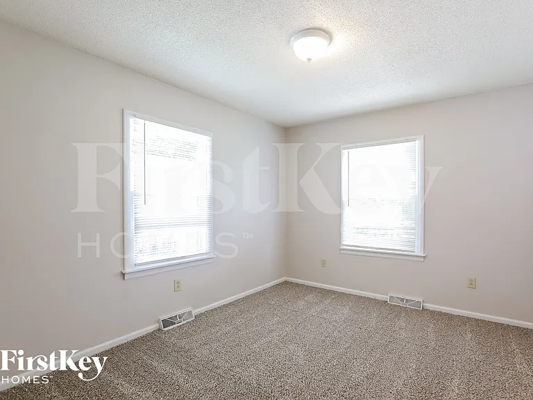 8405 E 47th St — Photo 8