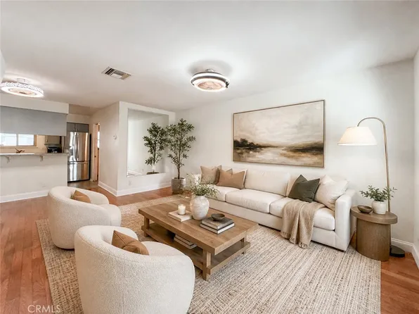 22131 W Oxnard St #A, Woodland Hills, CA 91367