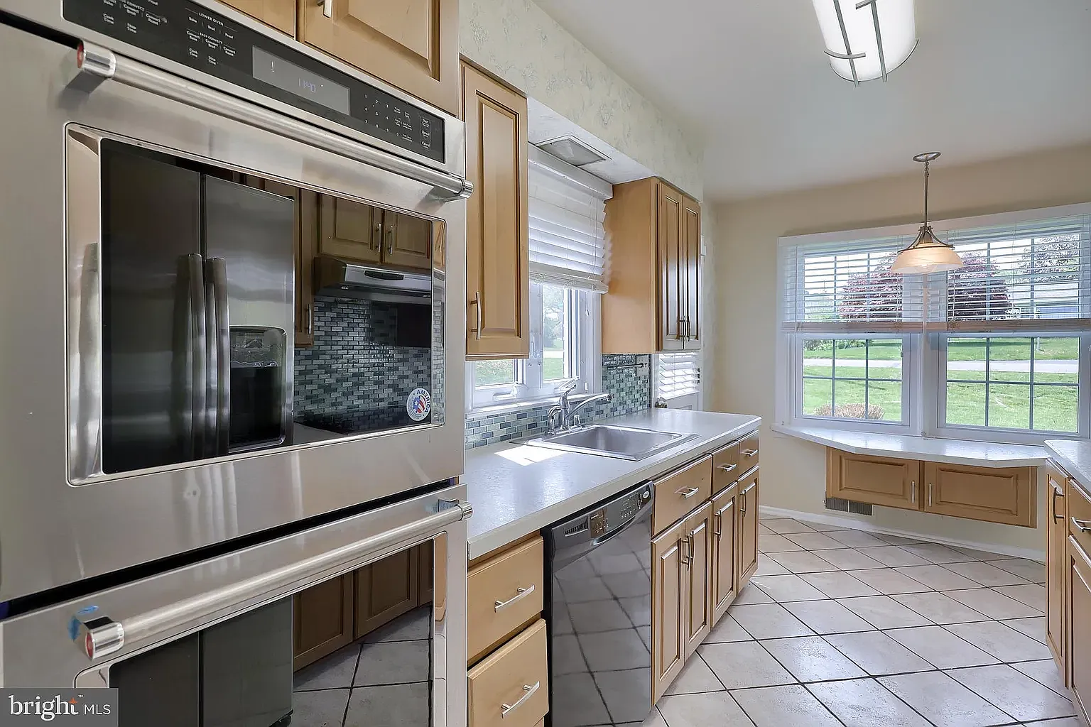 3 bed, 2274 sqft, $900 — Photo 2