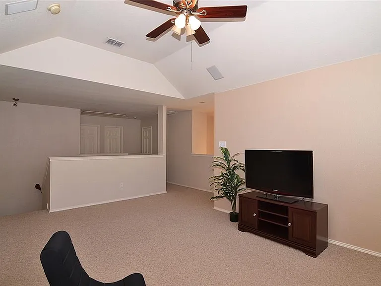 4401 Caledonia Creek Ln — Photo 17