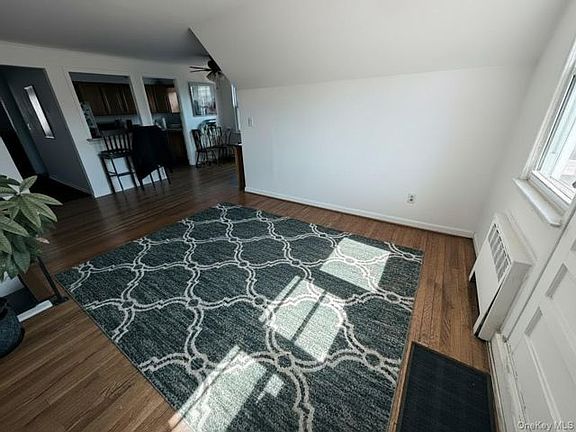 4th image of 525 E Olive St