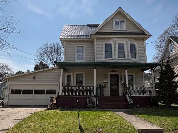 16 Clark St, Massena, NY 13662