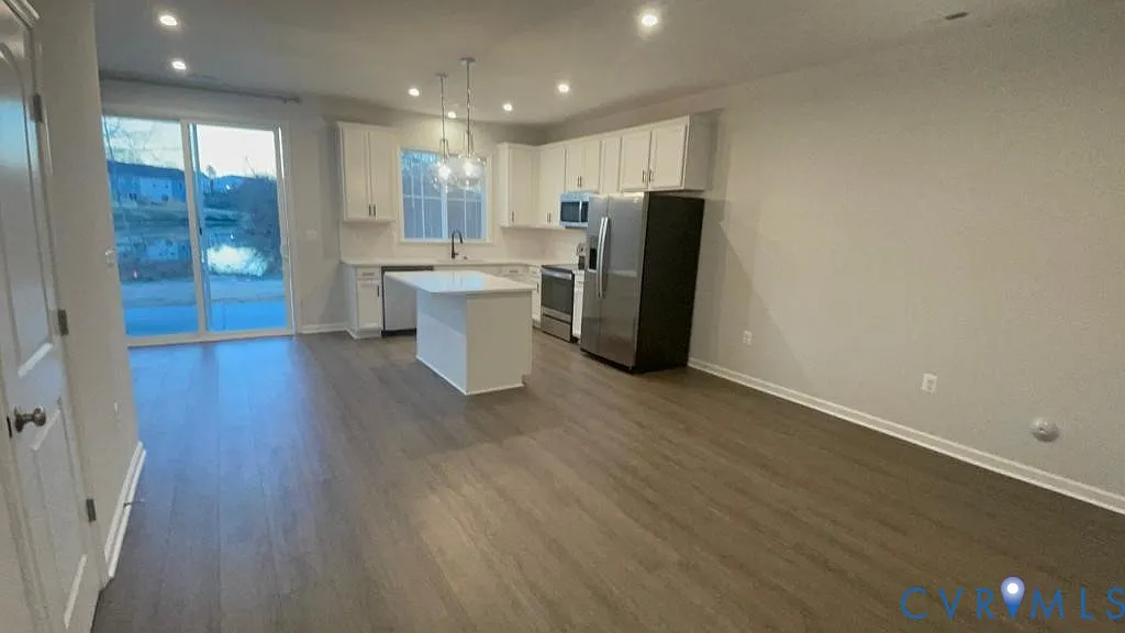 3 bed, 2.5 bath, 2174 sqft, $2,350 — Photo 1