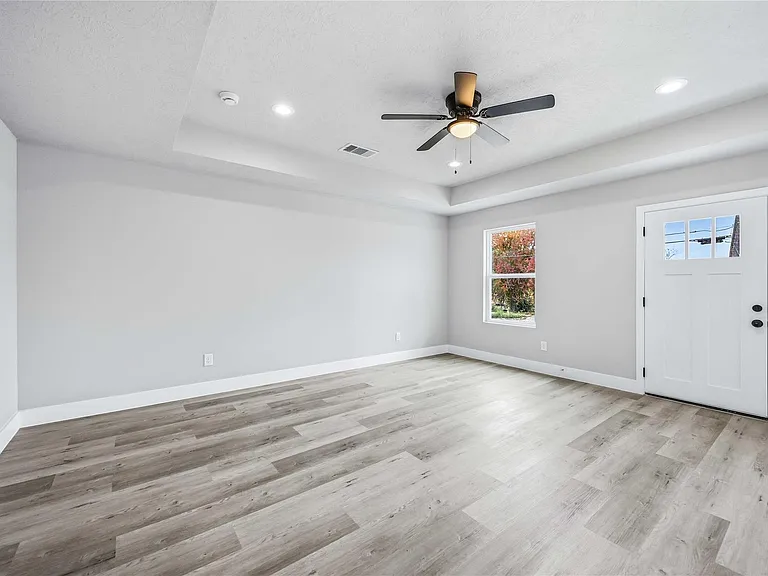 8512 Farqueson St — Photo 6