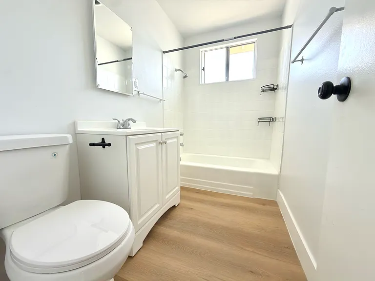 15944 Vermont Ave #8 — Photo 9