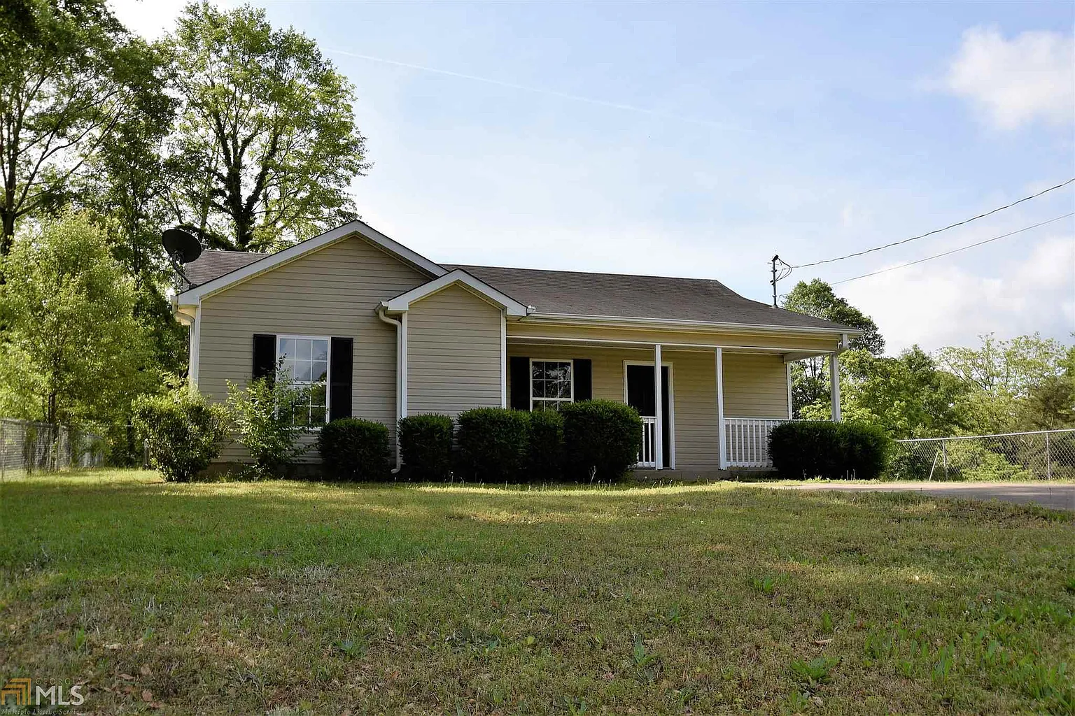 261 Saunders Dr photo 1