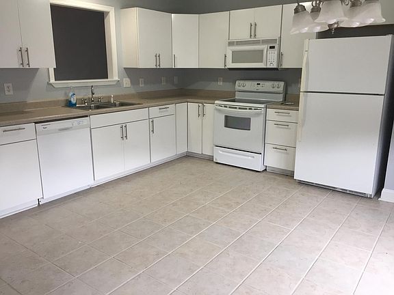 4th image of 773 Wyndhurst Dr