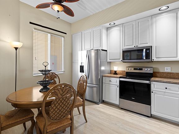 4th image of 15 Harbour Isle Drive #306