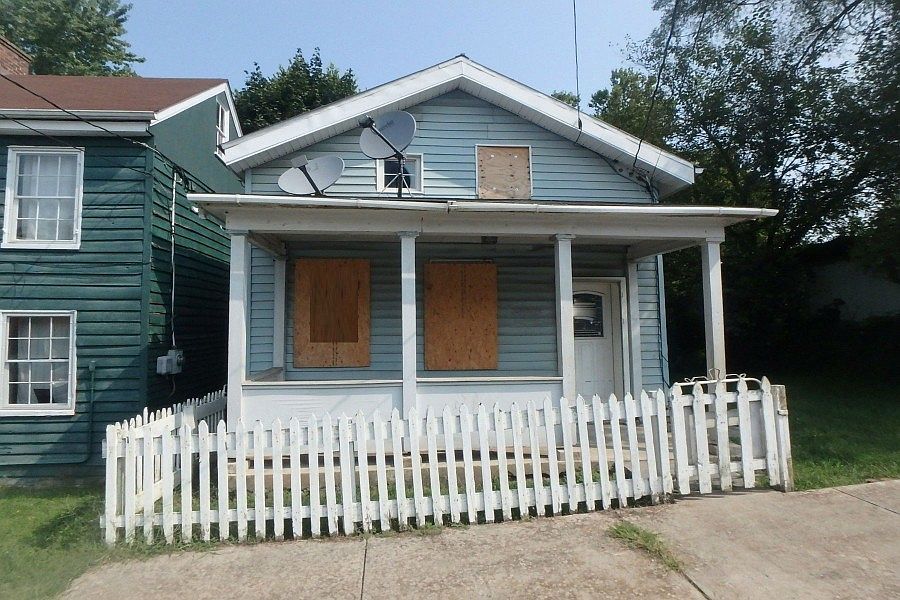 1st image of 313 E Martin St