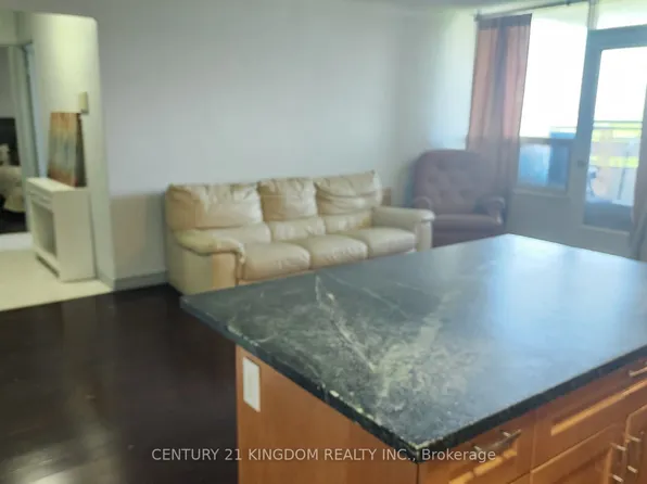 20 Edgecliff Golfway E, Toronto, ON