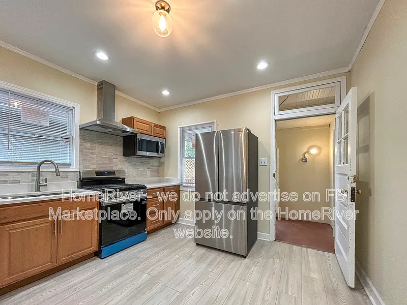 4 bed, 2.0 bath, 1924 sqft, $3,200 — Photo 2