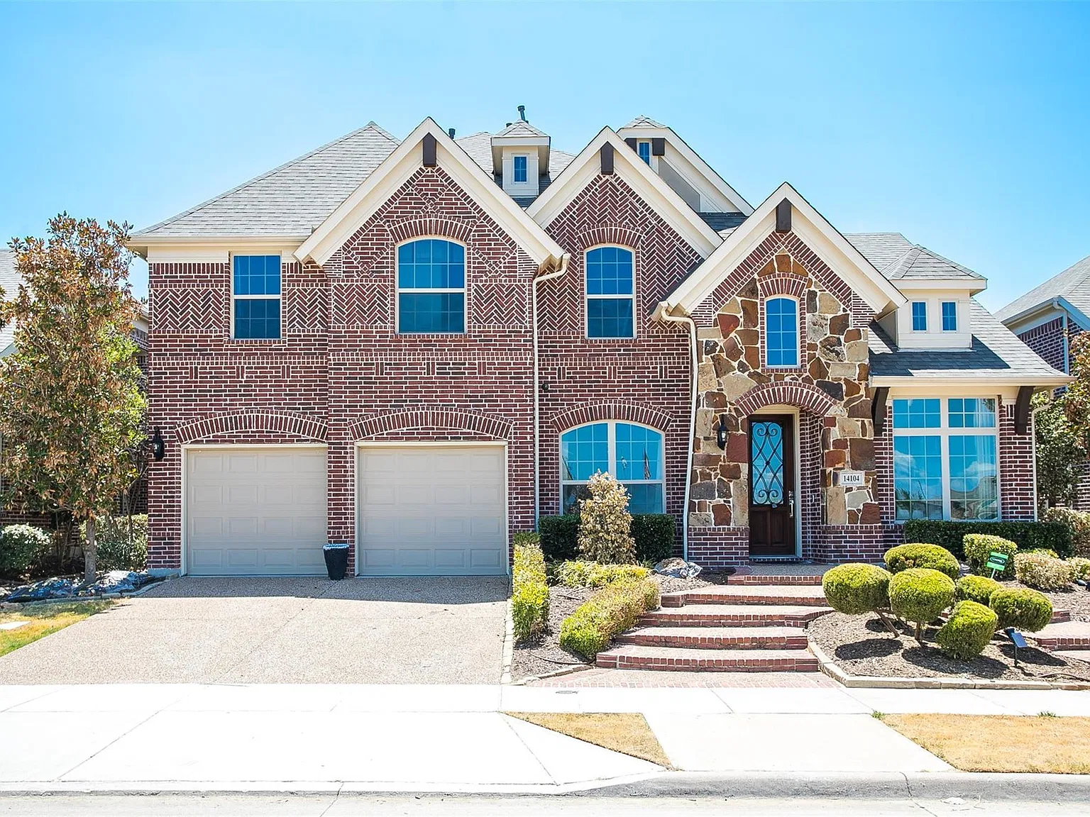 5 bed, 4238 sqft, $4,900 — Photo 3