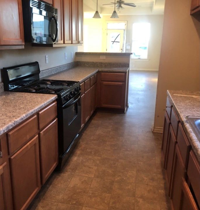 2nd image of 800 5th St