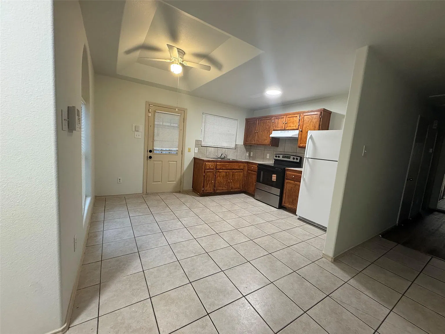 3 bed, 2.0 bath, 1141 sqft, $1,950 — Photo 4