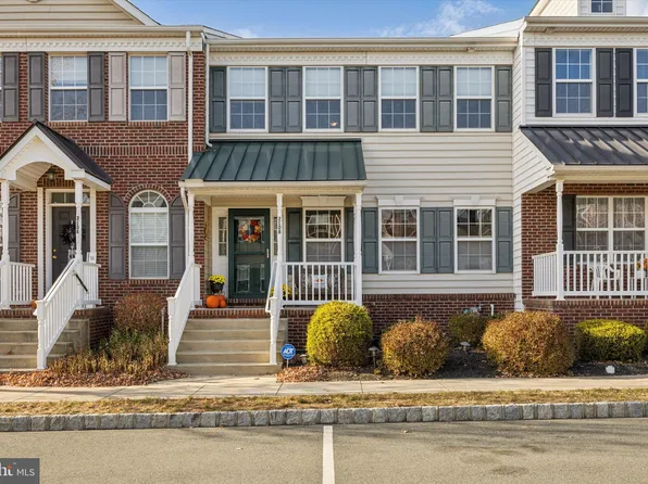 2108 Danville Dr, Pennsburg, PA 18073
