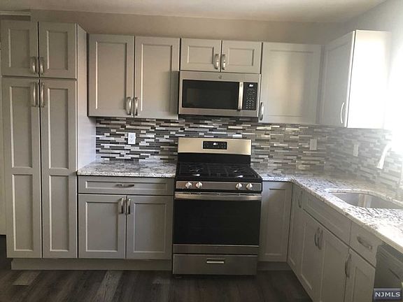 2nd image of 1 Oak St Floor 2