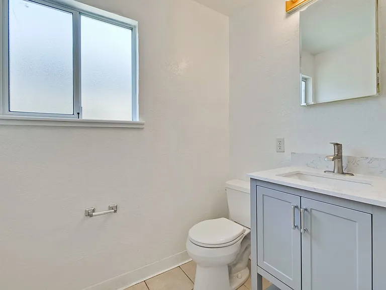 3049 Harding Ave — Photo 31