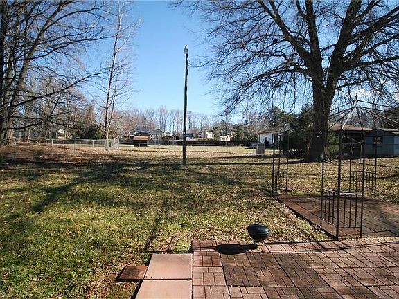 5th image of 3307 Woodcreek Dr
