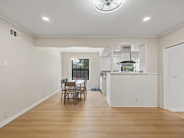750 E Mountain View Ave — Photo 9