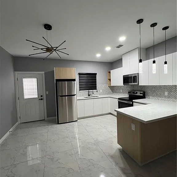 1421 Iris Ave #4 — Photo 4