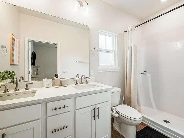 704 W Brainerd St — Photo 8