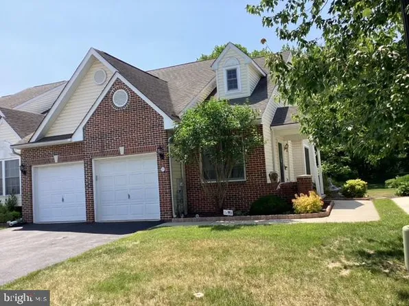 220 W Red Lion Dr, Bear, DE 19701