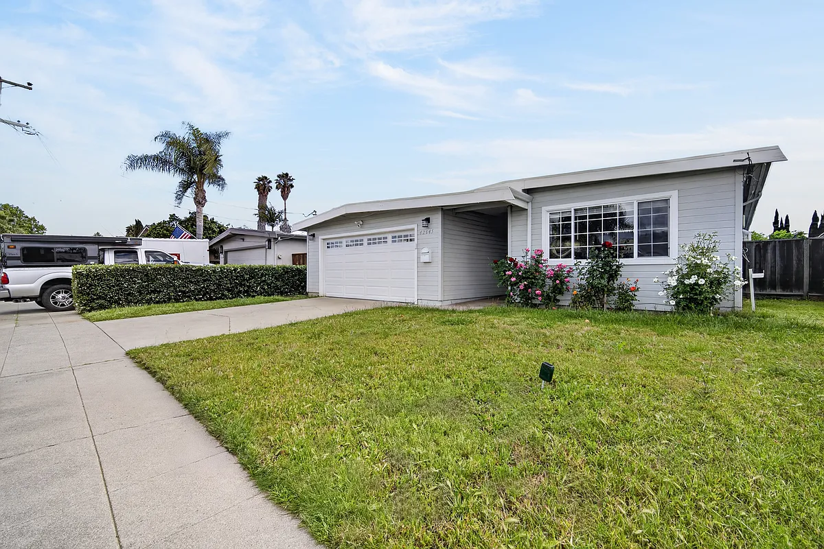 Building Photo - 42645 Newport Dr