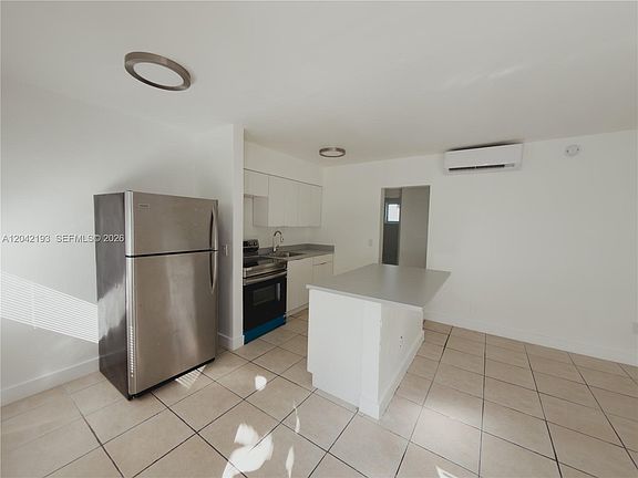 3rd image of 1999 N Glades Dr #2