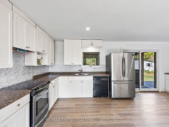 4th image of 1523 Lake Rd