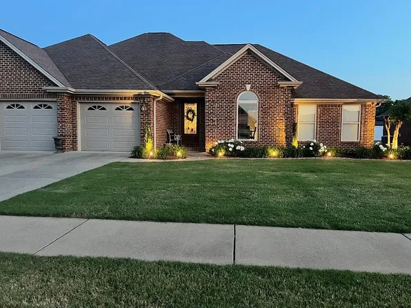 103 Rhett Dr, Muscle Shoals, AL 35661