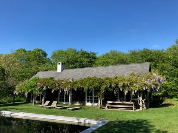 https://photos.zillowstatic.com/fp/691ed3643c292eb05294778442c7c295-p_e.webp
