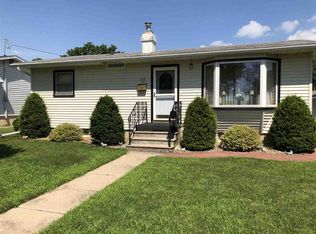 306 5th St, Decorah, IA 52101