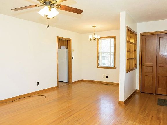 4th image of 1032 Mitchell Rd